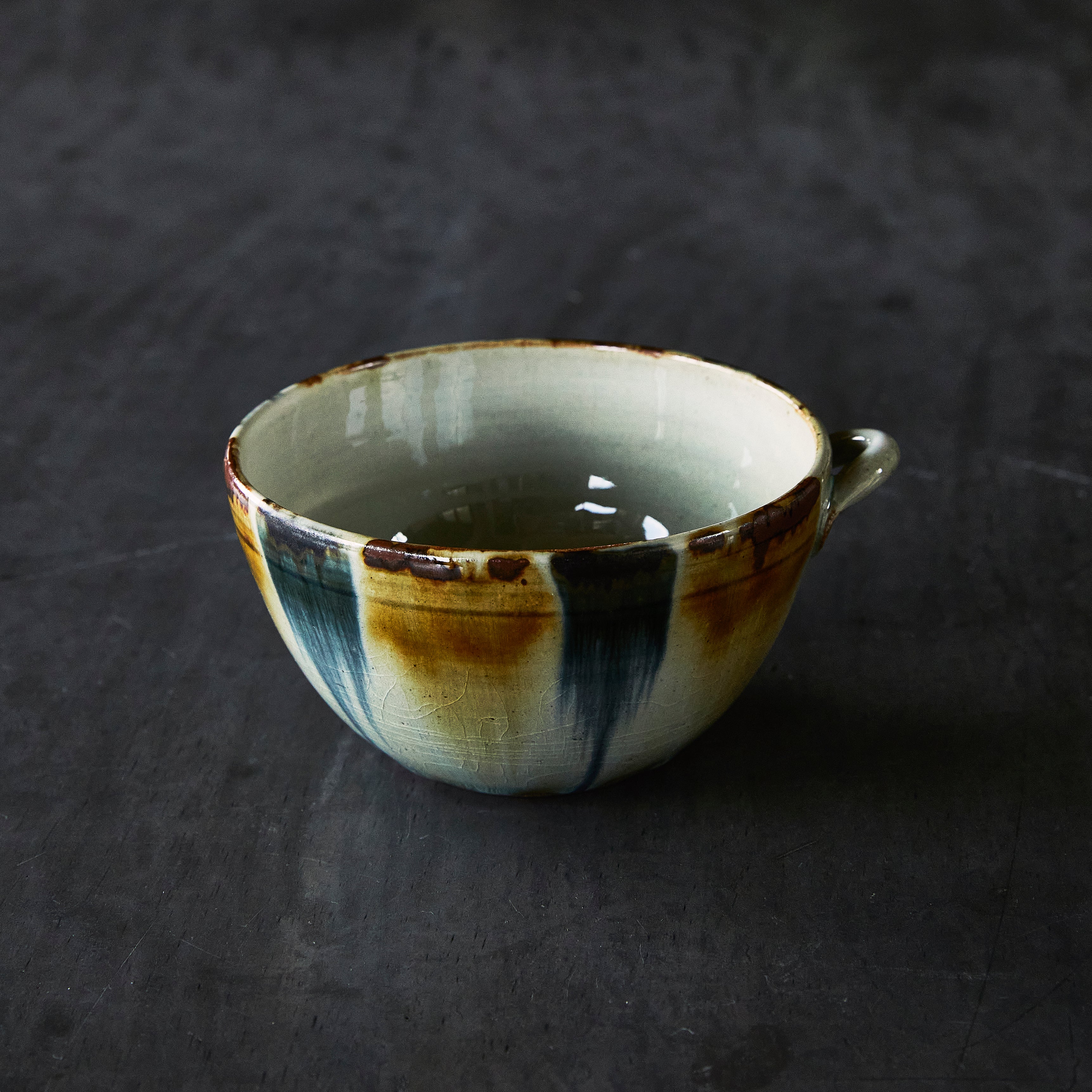 ぐい呑・盃】袖師焼 尾野晋也作 酒盃 酒器 花図 共箱 R1204ダU3 ぐい呑