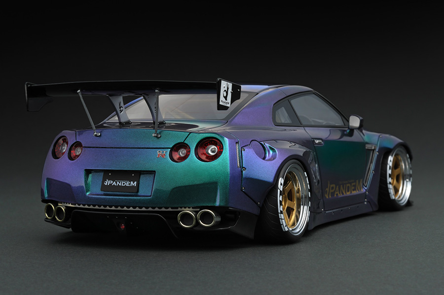 IG1298 1/18 PANDEM R35 GT-R Metallic Purple / Green | LINE UP