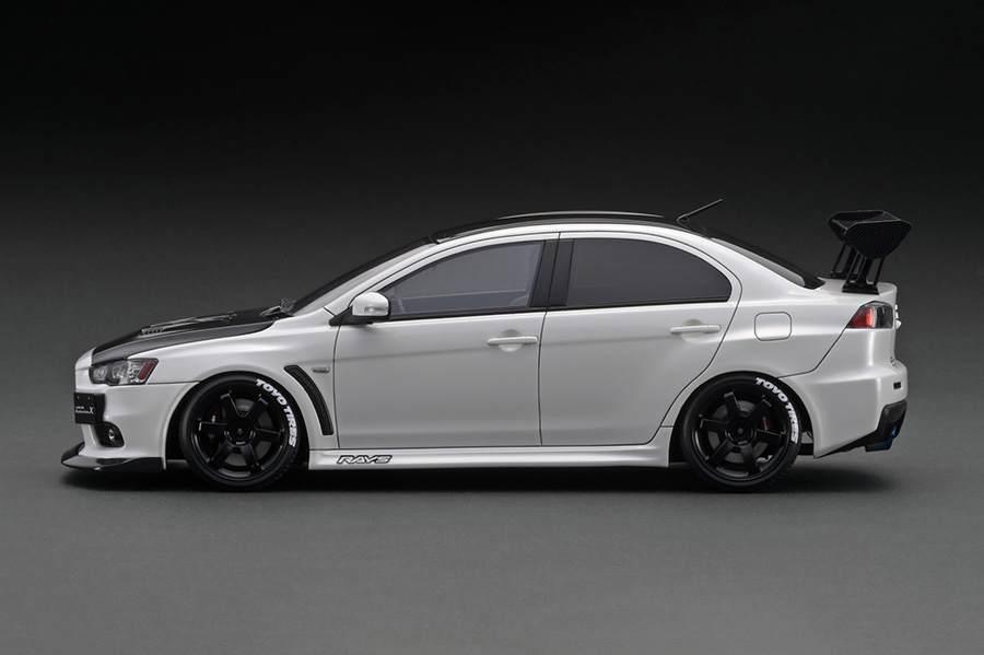 IG2298 1/18 Mitsubishi Lancer Evolution X (CZ4A) Pearl White