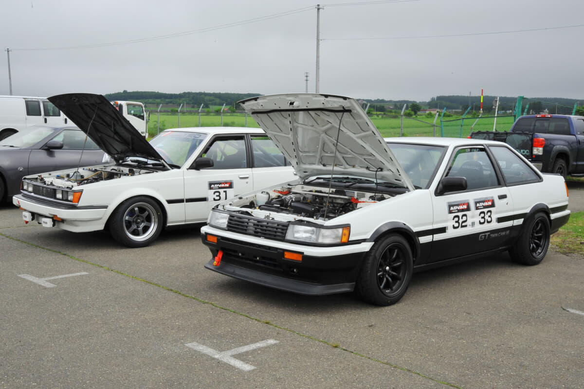 画像ギャラリー】トヨタ「AA63カリーナ」を「タンドラ」でけん引