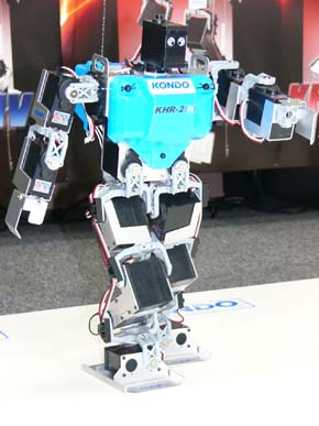 9万円を切る二足歩行ロボットキット「KHR-2HV」、近藤科学から