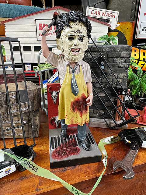 楽天市場】映画 悪魔のいけにえ レザーフェイス メタルキーホルダー