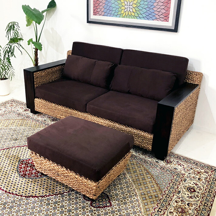 リゾート感溢れるおしゃれなデザイン。座り心地抜群の3人掛けソファ