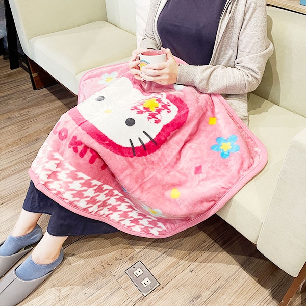 サンリオ ハローキティ ブランケット（ボタン付き） ひざ掛け