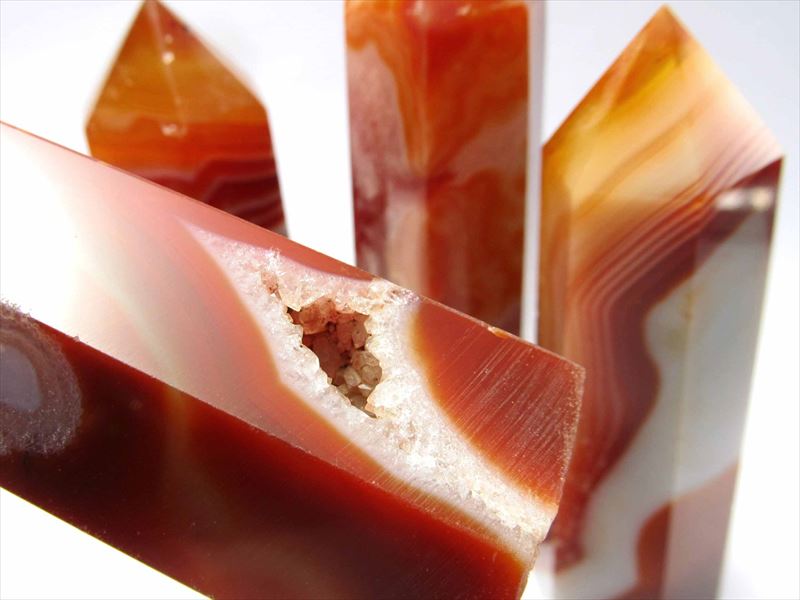 縞々模様の天然石 サードオニキス ポイント置物 1個売り 重さ約80g