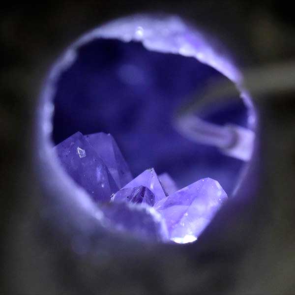 楽天市場】◇激レア・貴重品◇ 採れたてアメジストジオード 割れてない