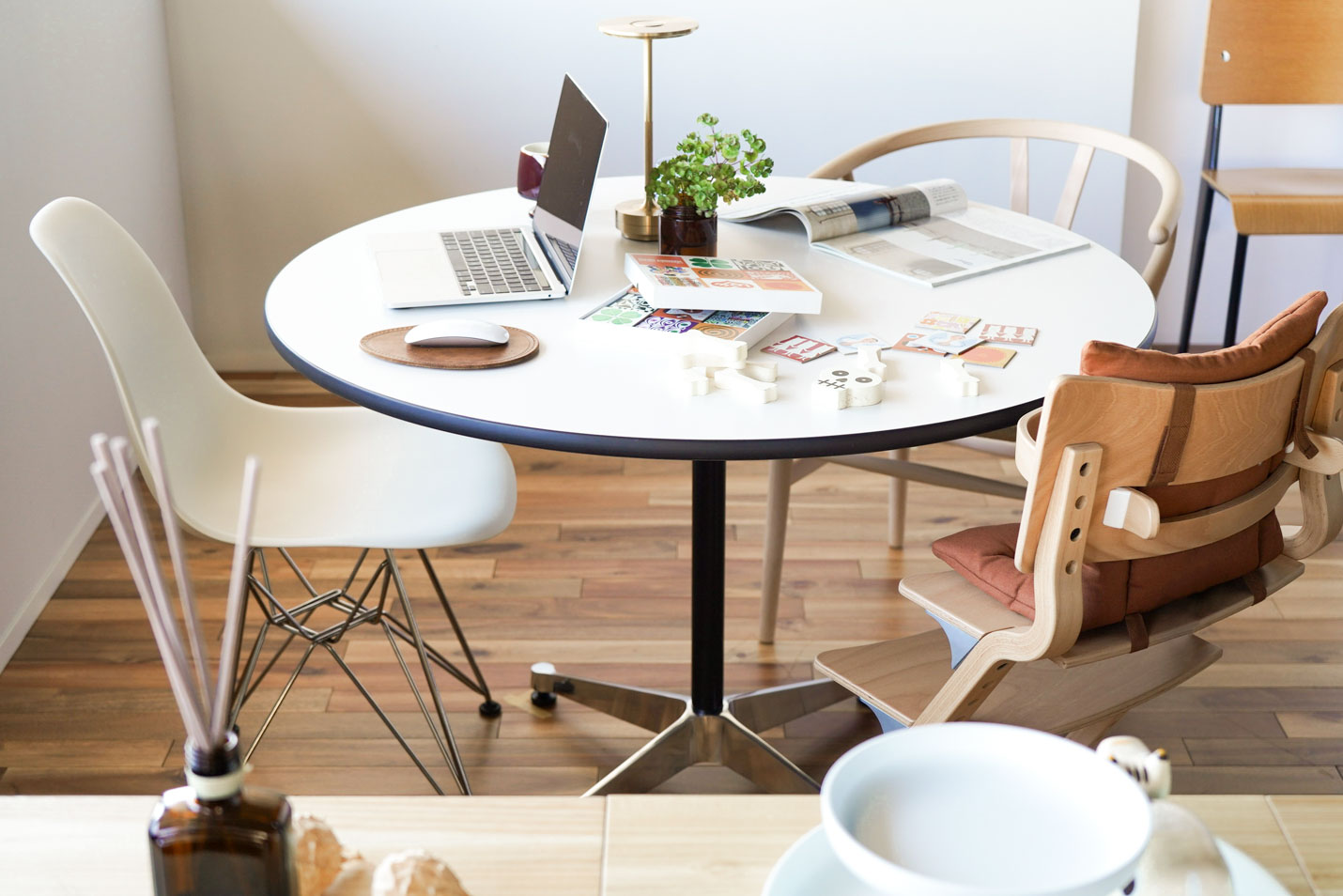 楽天市場】【ハーマンミラー正規品／12年保証／イームズ／本物／ミッド