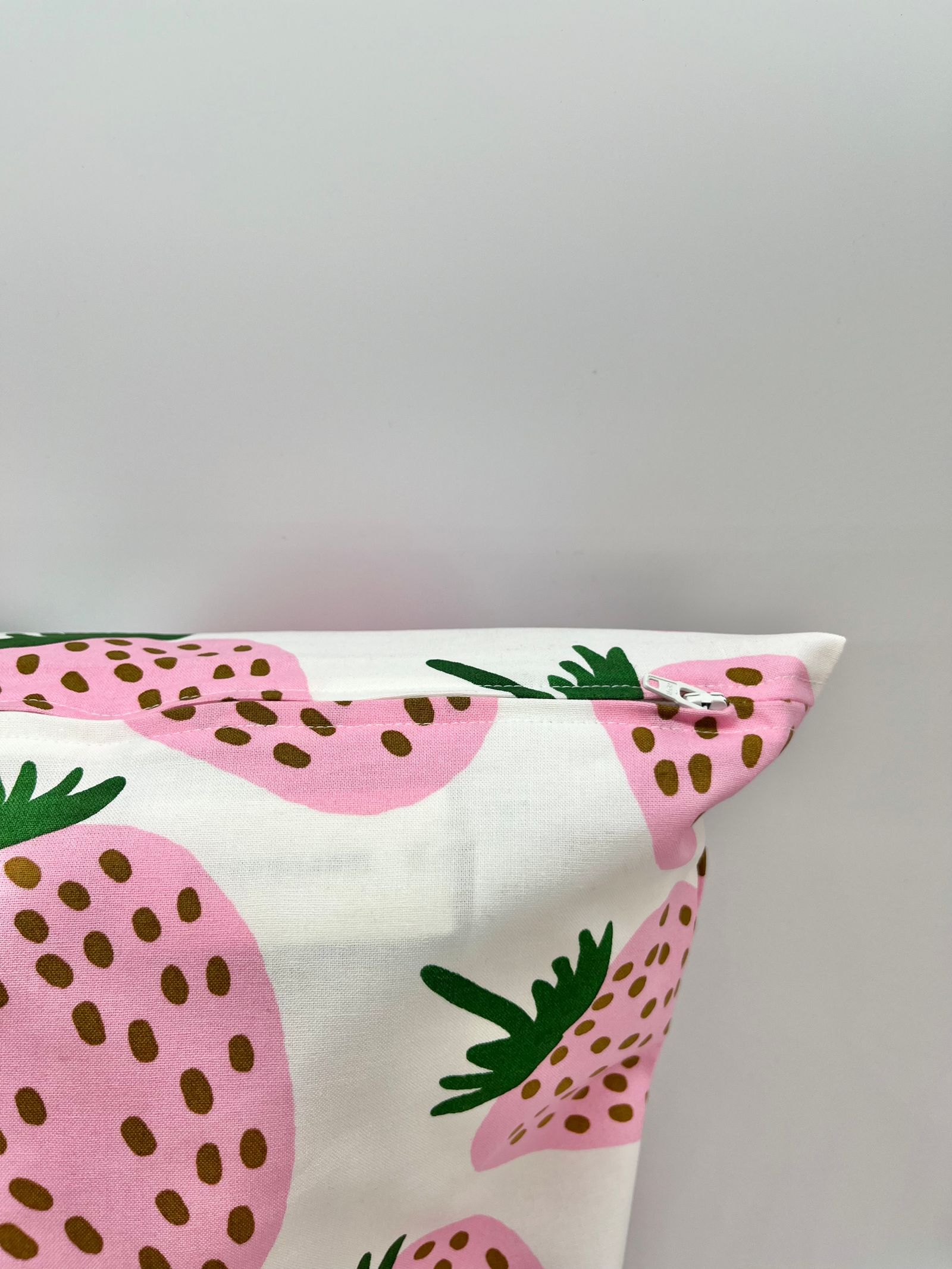 Marimekko - Mansikka マンシッカ クッションカバー 50×50 | HALLOW's