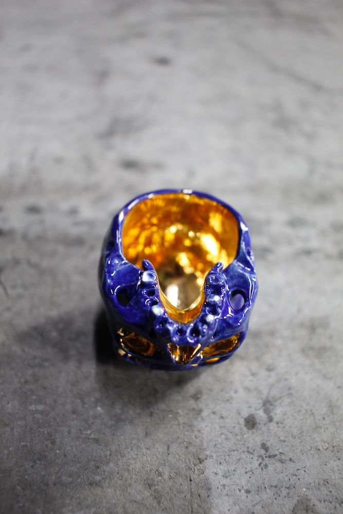 丸岡和吾 - 四つ目鬼髑髏ぐい呑 青緑×金 (桐箱付) | HAZE