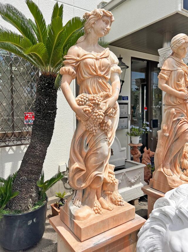 天然大理石彫刻 葡萄を抱えるヴィーナス（夏） ピンク｜希少ピンク