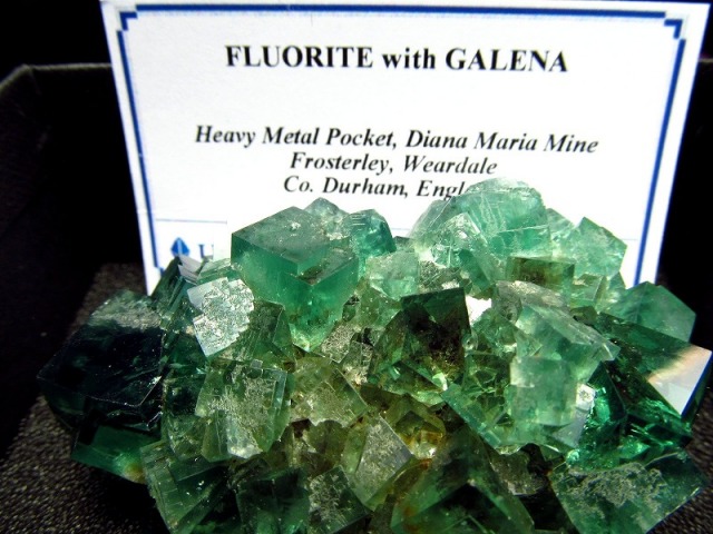 蛍光 フローライト 結晶 原石】重さ80.4g 最大幅約61mm 魅惑の逸品