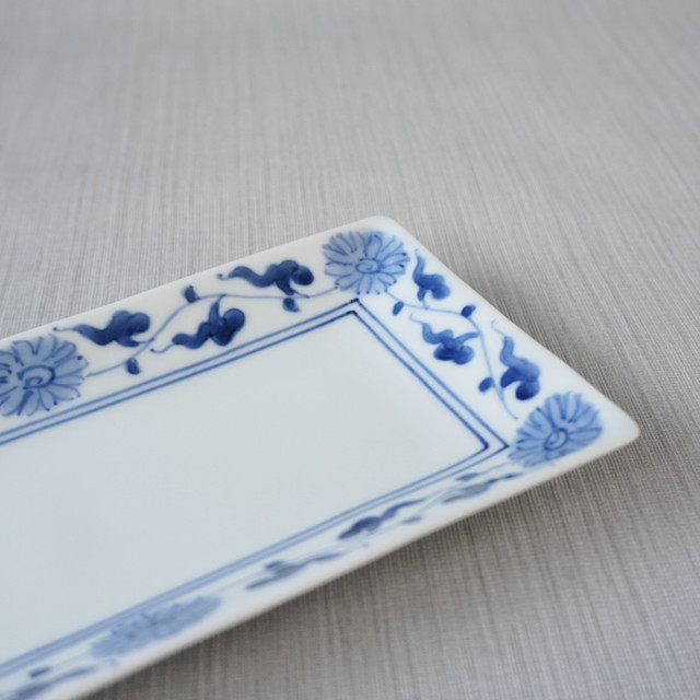 そうた窯｜染付渕菊唐草S字長角皿（特小） サイズ：200mm×100mm
