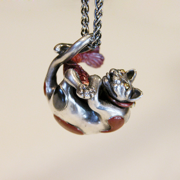 猫の恋ペンダント