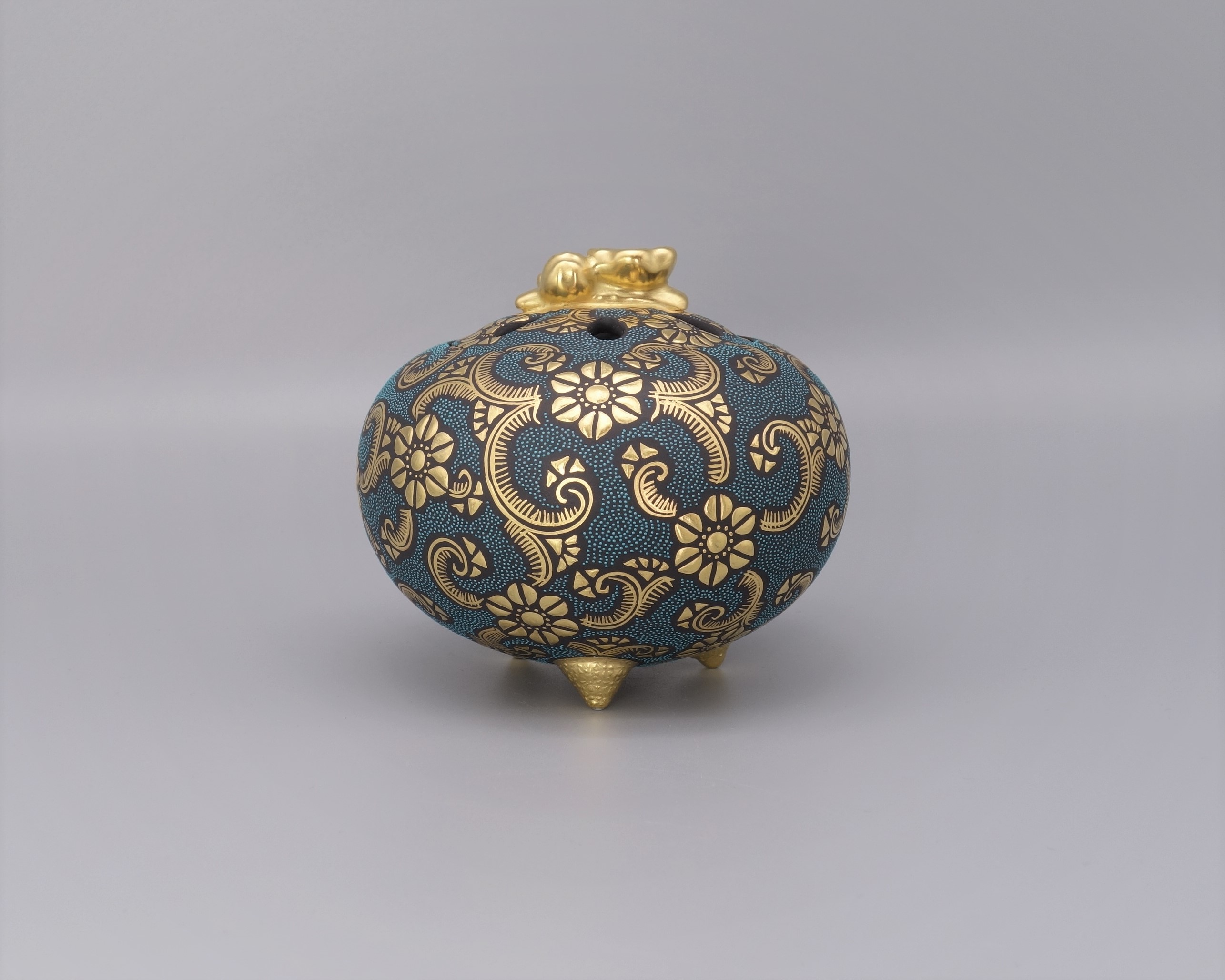 渦打青粒の巨匠 仲田錦玉の新作香炉 [九谷焼]