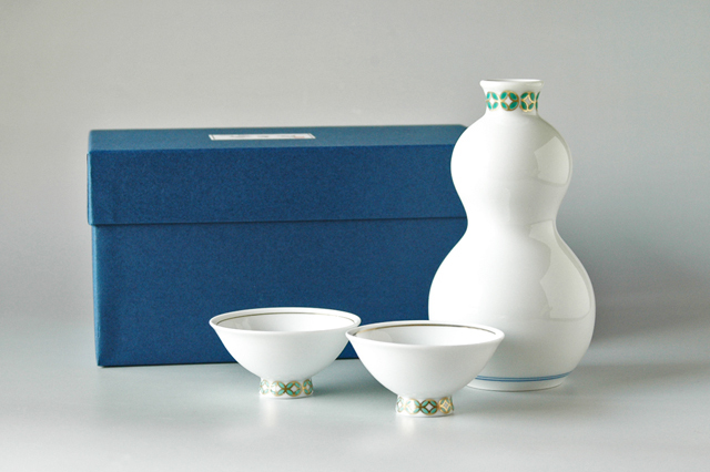 ペアギフト】有田焼 錦七宝ひょうたん半酒器セット 徳利1＋盃2 箱入