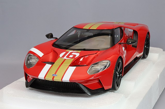 オートアート コンポジット 1/18 フォード GT 2017 イエロー/ブラック