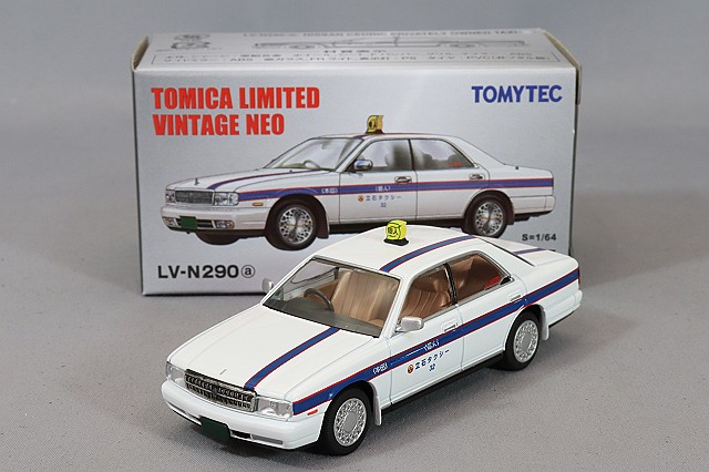 トミカリミテッドヴィンテージ NEO 1/64 日産 セドリック ワゴン 東京