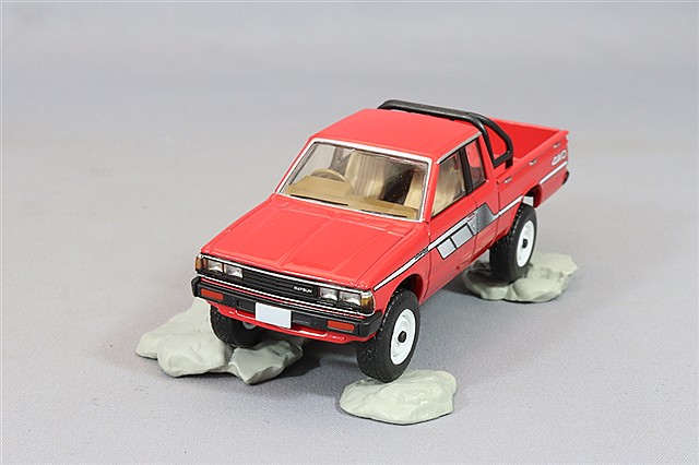 トミカリミテッドヴィンテージ NEO 1/64 日産 トラック 4x4 キング