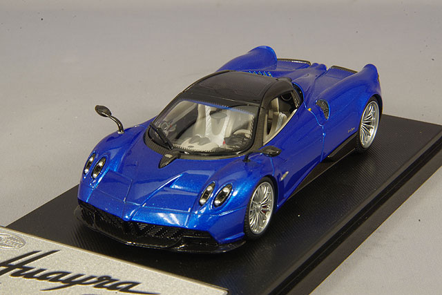 LCDモデル 1/64 パガーニ ウアイラ ロードスター イエロー