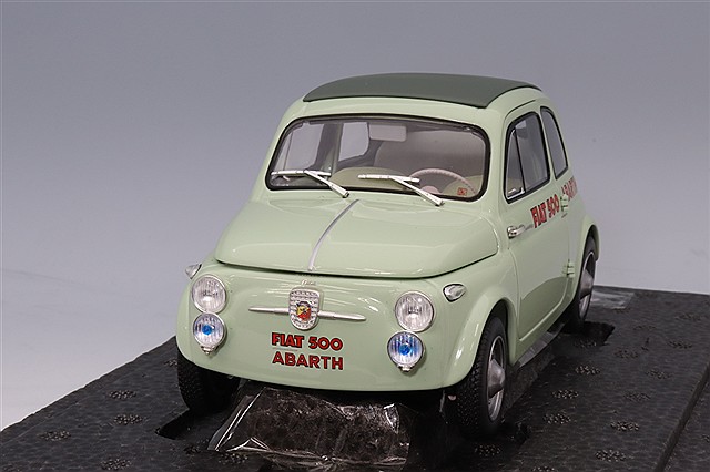 イクソ 1/43 フィアット アバルト 500e 2024 ホワイト