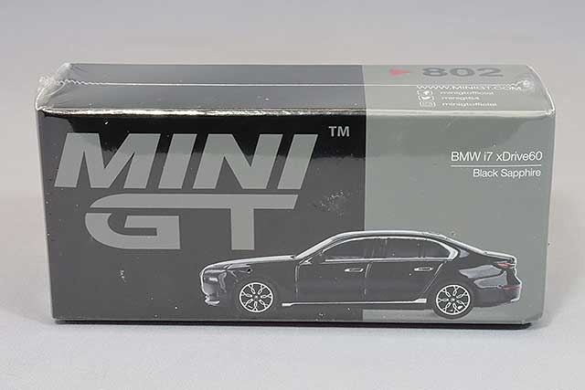 TSM ミニGT 1/64 BMW i7 eDrive50 ブラックサファイア 右ハンドル
