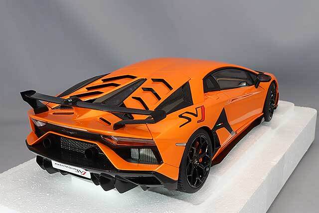 オートアート コンポジット 1/18 ランボルギーニ アヴェンタドール SVJ