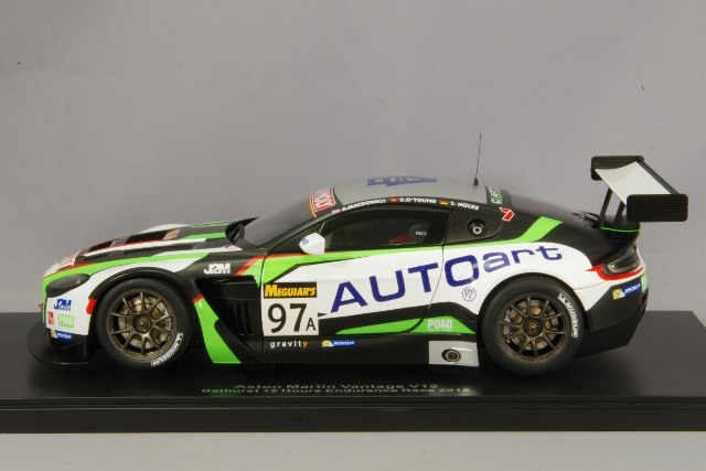 オートアート コンポジット 1/18 アストンマーティン V12 ヴァンテージ