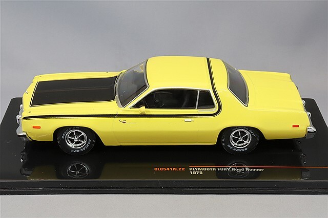 イクソ 1/43 プリムス ロードランナー 1975 イエロー