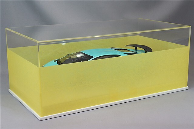 アイドロン 1/18 ランボルギーニ アヴェンタドール LP750-4 SV 2015