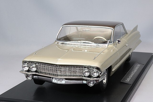 KKスケール 1/18 キャデラック シリーズ 62 クーペ デビル 1961
