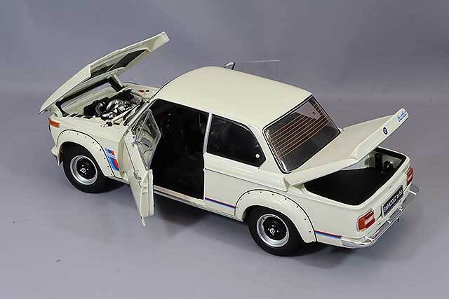 京商 1/18 BMW 2002 ターボ (ホワイト)