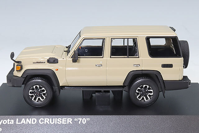 京商 1/43 トヨタ ランドクルーザー 70 ベージュ