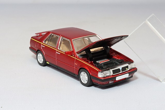 トミカリミテッドヴィンテージ NEO 1/64 ランチア テーマ 8.32