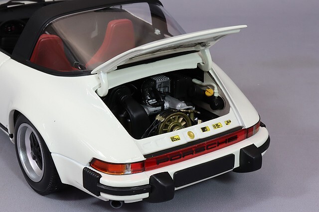 ミニチャンプス 1/18 ポルシェ 911 カレラ 3.2 タルガ 1983 ホワイト