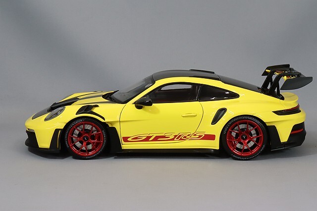 ミニチャンプス 1/18 ポルシェ 911 (992) GT3 RS 2024 ヴァイザッハ