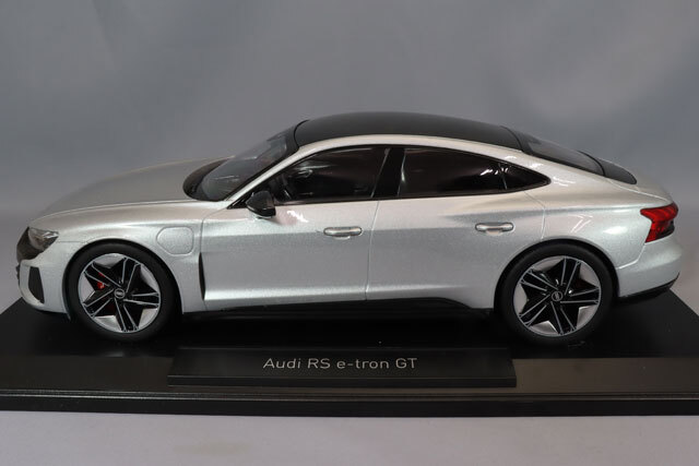 ノレブ 1/18 アウディ RS e-tron GT 2021 シルバー