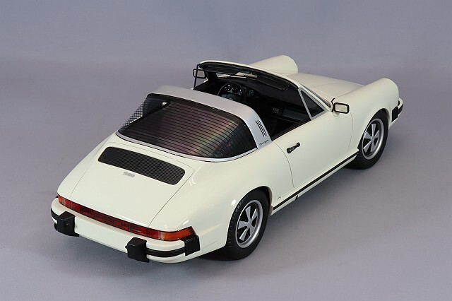 シュコー 1/18 ポルシェ 911 タルガ ホワイト ,レジン製,