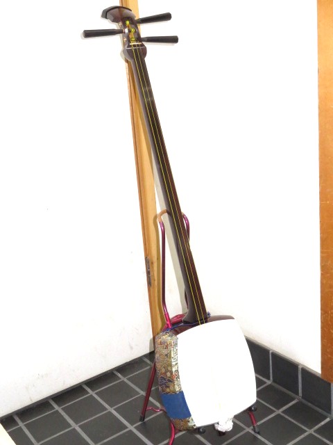 三味線・お琴の老舗 菊岡 中むら】中古三味線本体 花梨 小唄・端唄