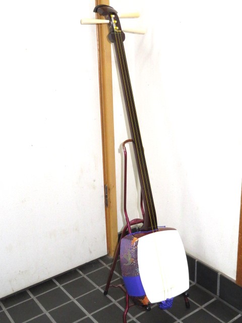 希少】長唄三味線 中棹 紅木 金細 綾杉胴 天然糸巻き 一本溝 希少