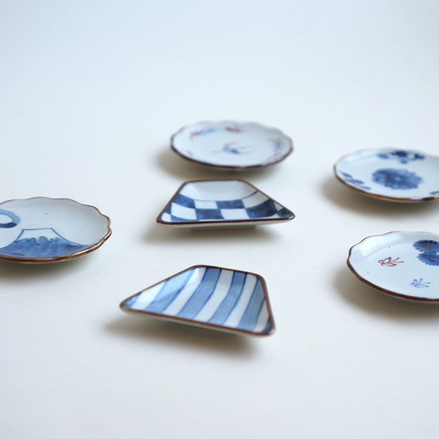 染付菊唐草紋手描き豆皿｜空萌工房(そらもえこうぼう)｜田口紀美子