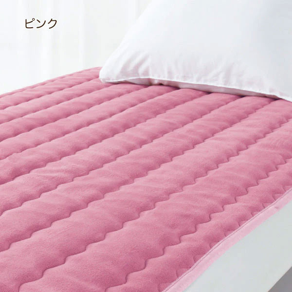 岩盤浴で使われる鉱石ブラックシリカを練りこんだ「岩盤浴毛布」は