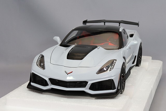 オートアート コンポジット 1/18 シボレー コルベット (C7) ZR1
