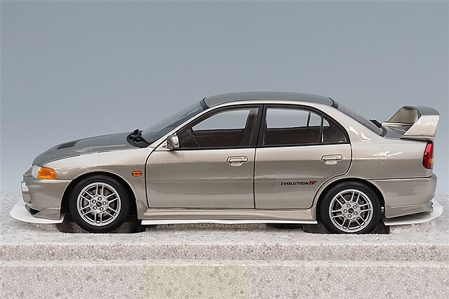 MOTORHELIX 1/18 三菱 ランサー エボリューション IV スティール