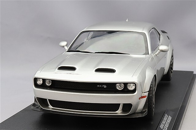 ソリド 1/18 ダッジ チャレンジャー SRT ヘルキャット レッドアイ