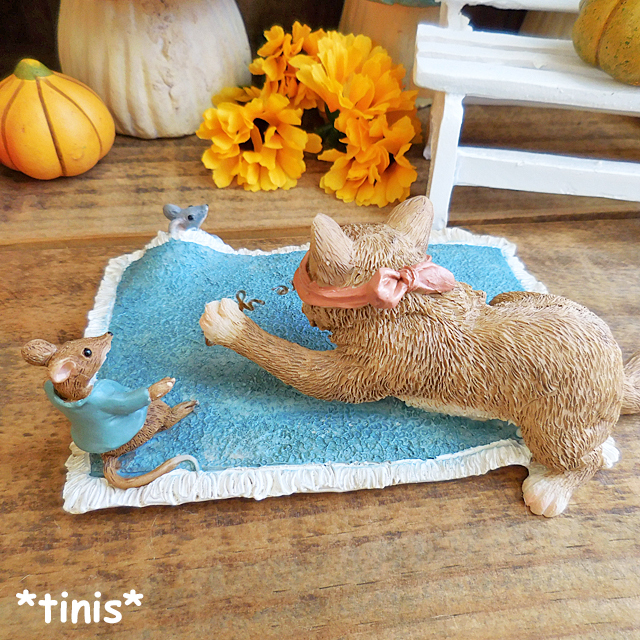 目隠し猫と二匹のねずみ 鬼ごっこ 置物 ミニチュア オブジェ cat