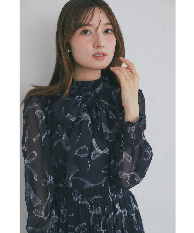 2WAYボウタイリボン付きリボンプリントシャーリングプリーツワンピース