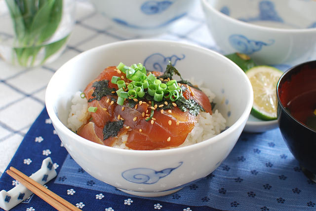 砥部焼の和食器 陽貴窯の小丼 【砥部工房 からくさ】