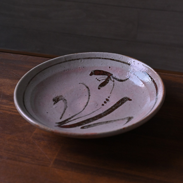 鉄絵草花文丸皿 (YS-203) 作家「瀬津義雄」