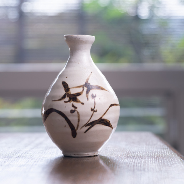 共箱付】鉄絵草文徳利(YS-239) 作家「瀬津義雄」