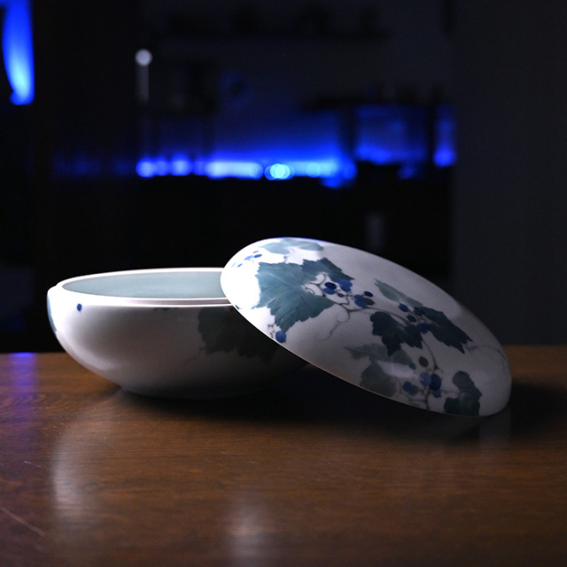 共箱付】染付陶筥野葡萄(AH-206) 作家「本多亜弥」